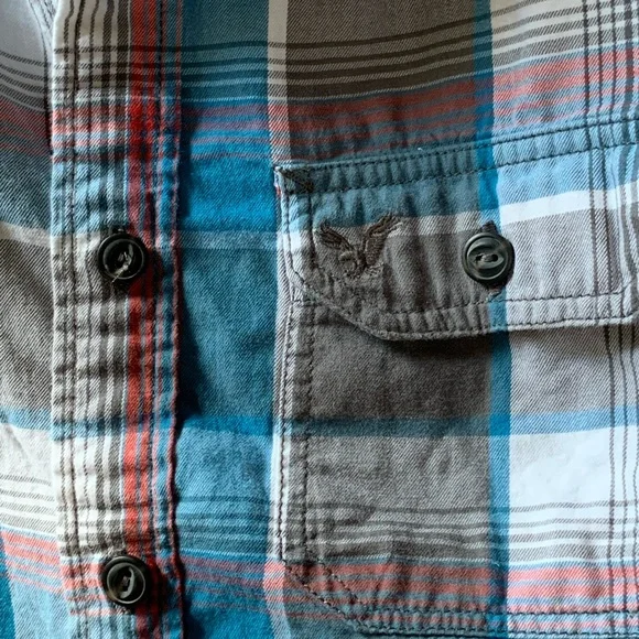 Men’s AEO blue check print button down shirt - Picture 4 of 9
